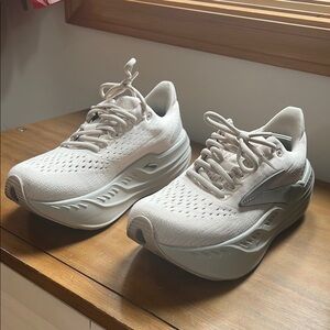 Brooks Glycerin Max Cream Athletic Shoes with Chunky Design